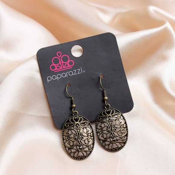🌹Paparazzi Wistfully Whimsical Brass Earrings - Picture 3 of 7
